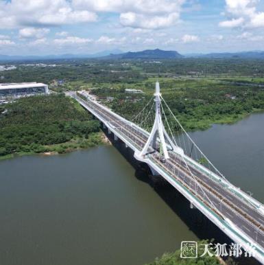 海南首座懸索橋樂(lè)城大橋正式通車