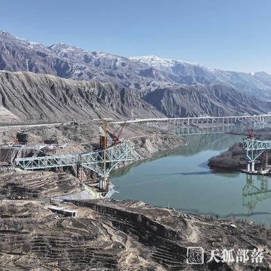 首座跨越黃河的鐵路鋼桁拱橋尖扎黃河特大橋建設(shè)全速推進(jìn)