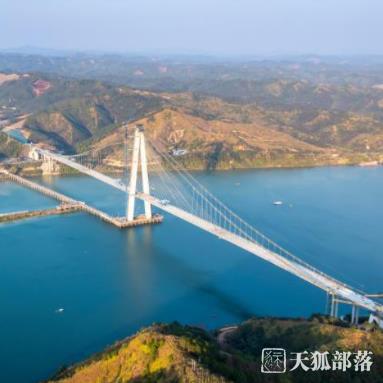 世界首座獨塔斜拉-懸索協(xié)作體系橋——廣西藤州潯江大橋成功合龍