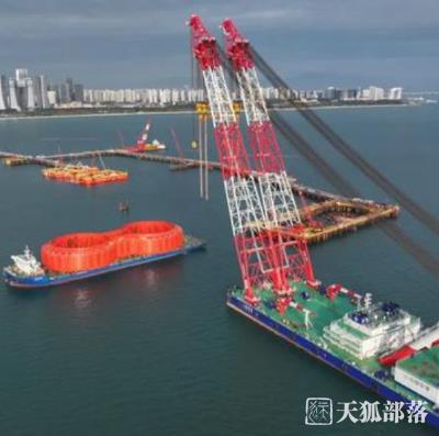 廈金大橋（廈門段）劉五店航道橋西主塔承臺鋼套箱精準安裝落位