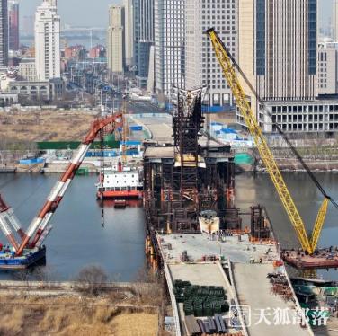 世界最大跨徑三塔不對稱斜拉橋進入上塔柱施工階段