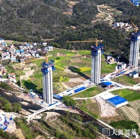 全灌高速公路：2000余名建設者奮戰(zhàn)一線保通車