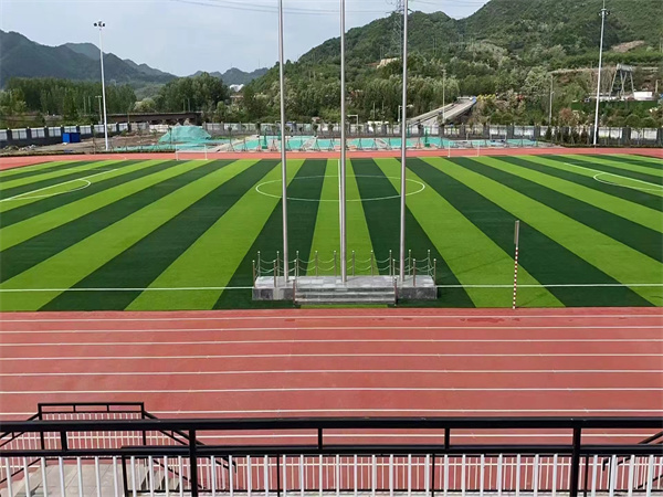 張家口小學(xué)透氣型塑膠跑道 